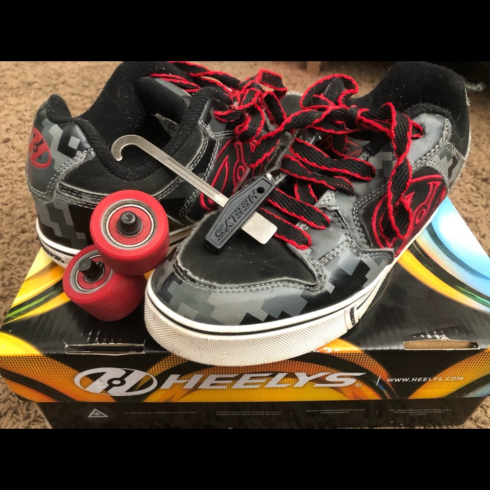 Youth Size 5 Boys Red/Black Heelys
